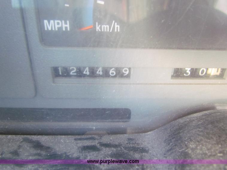 image for item E8102 1993 Chevrolet S10 pickup truck