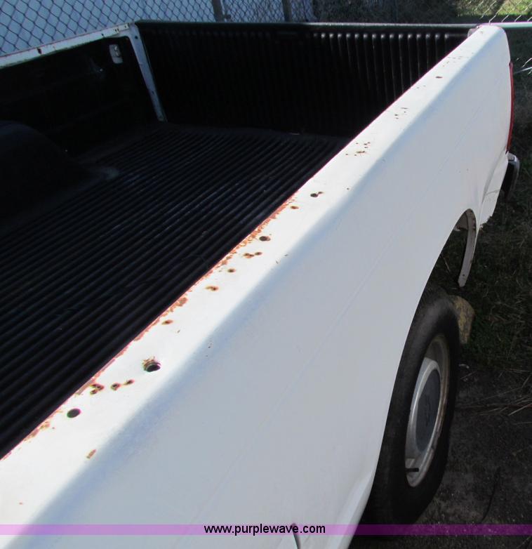 image for item E8102 1993 Chevrolet S10 pickup truck