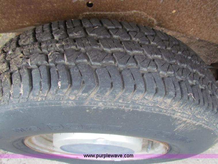 image for item E8102 1993 Chevrolet S10 pickup truck