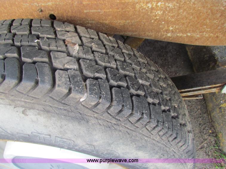 image for item E8102 1993 Chevrolet S10 pickup truck