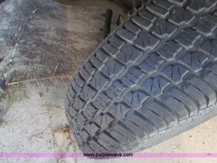 image for item E8102 1993 Chevrolet S10 pickup truck