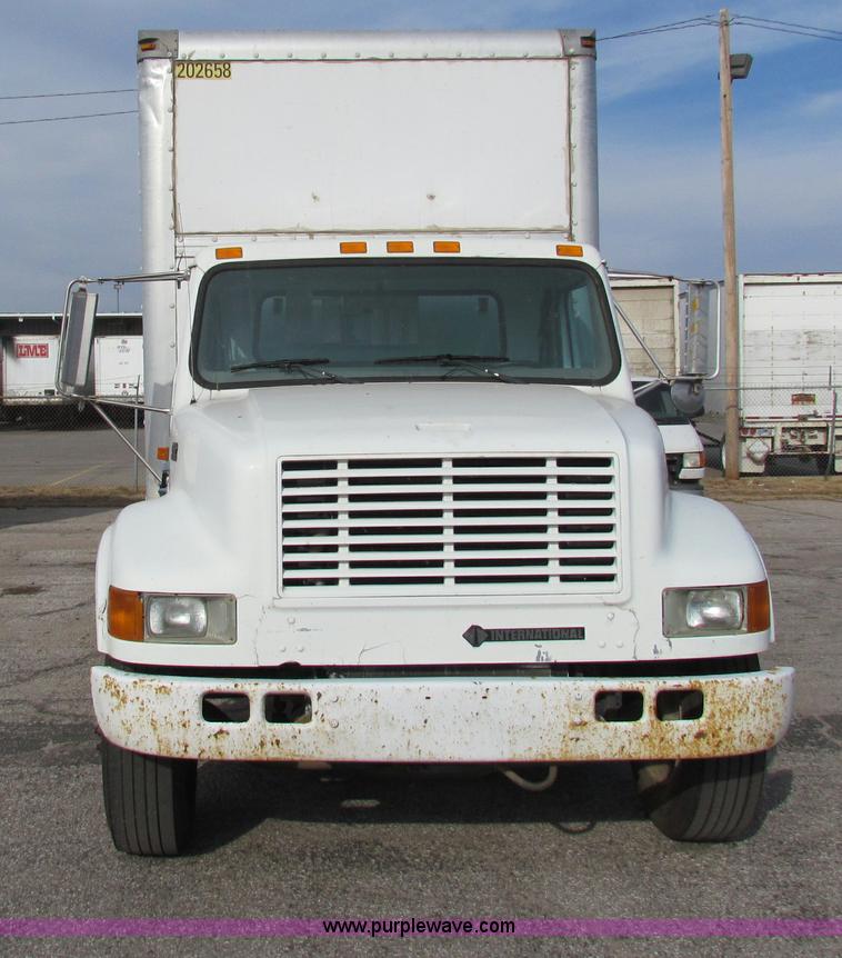 image for item E8210 2000 International 4700 24' box truck