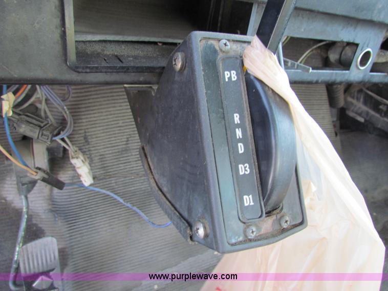 image for item E8210 2000 International 4700 24' box truck