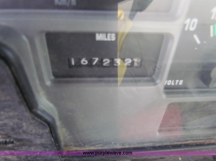 image for item E8210 2000 International 4700 24' box truck