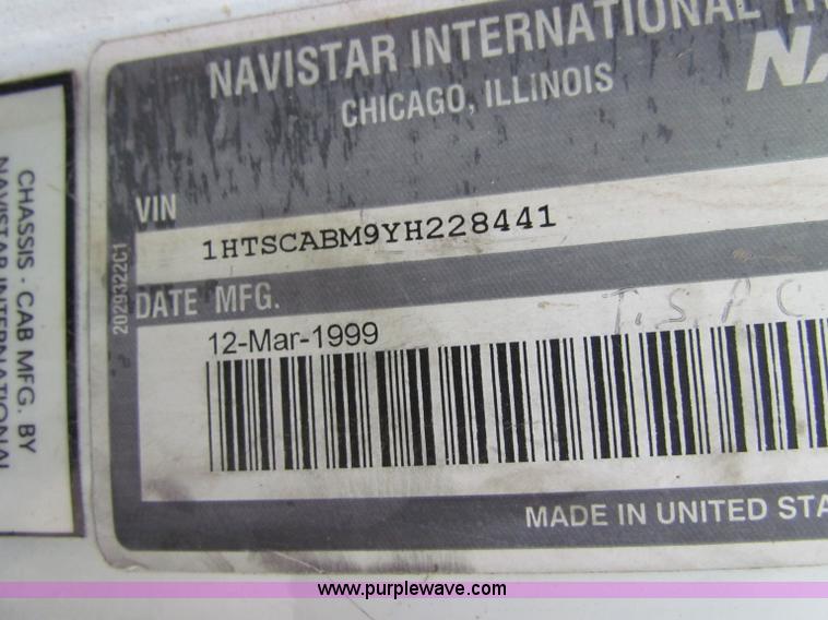 image for item E8210 2000 International 4700 24' box truck