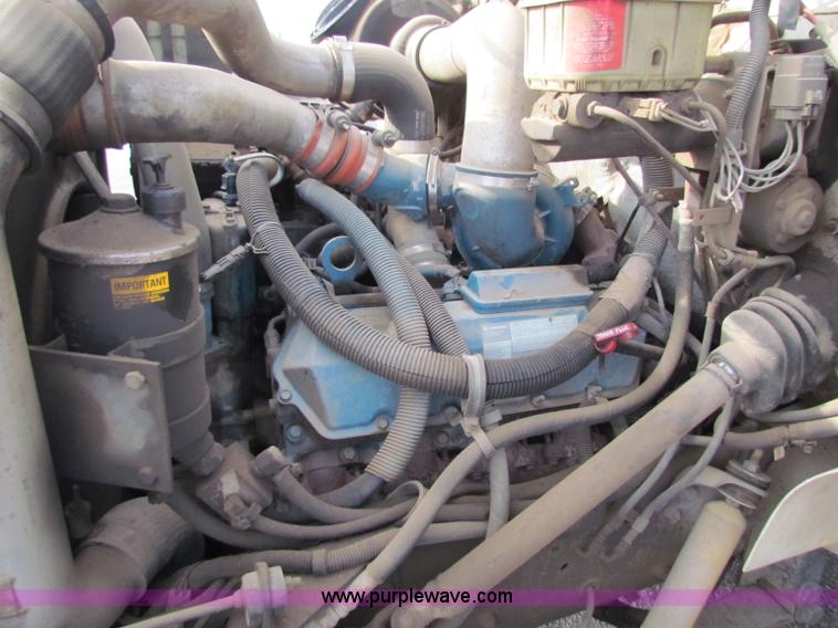 image for item E8210 2000 International 4700 24' box truck