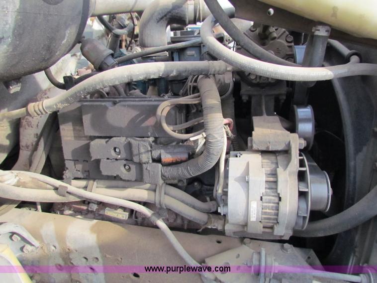 image for item E8210 2000 International 4700 24' box truck