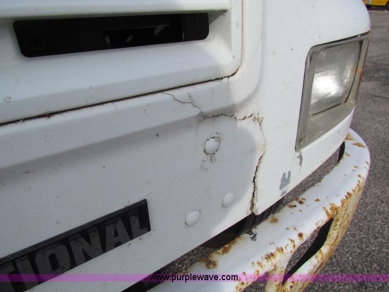 image for item E8210 2000 International 4700 24' box truck