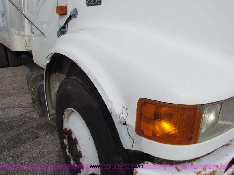 image for item E8210 2000 International 4700 24' box truck