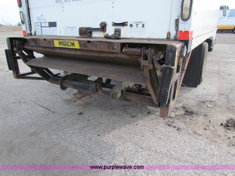 image for item E8210 2000 International 4700 24' box truck