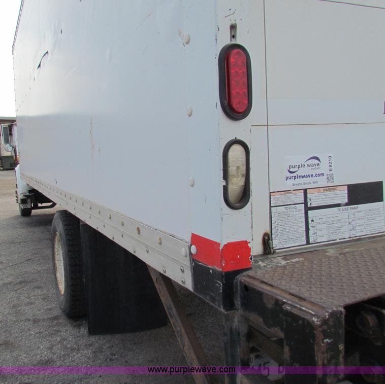 image for item E8210 2000 International 4700 24' box truck