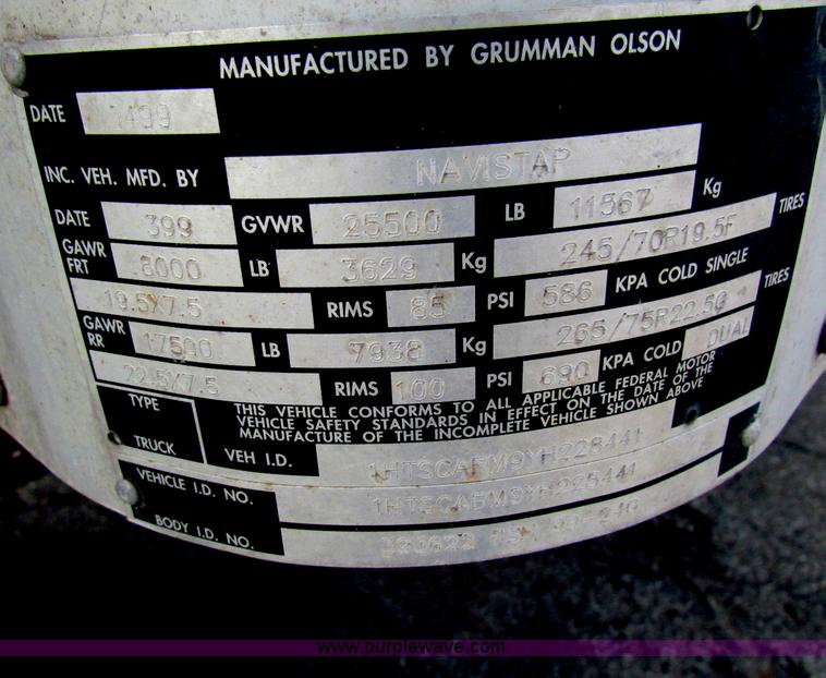 image for item E8210 2000 International 4700 24' box truck