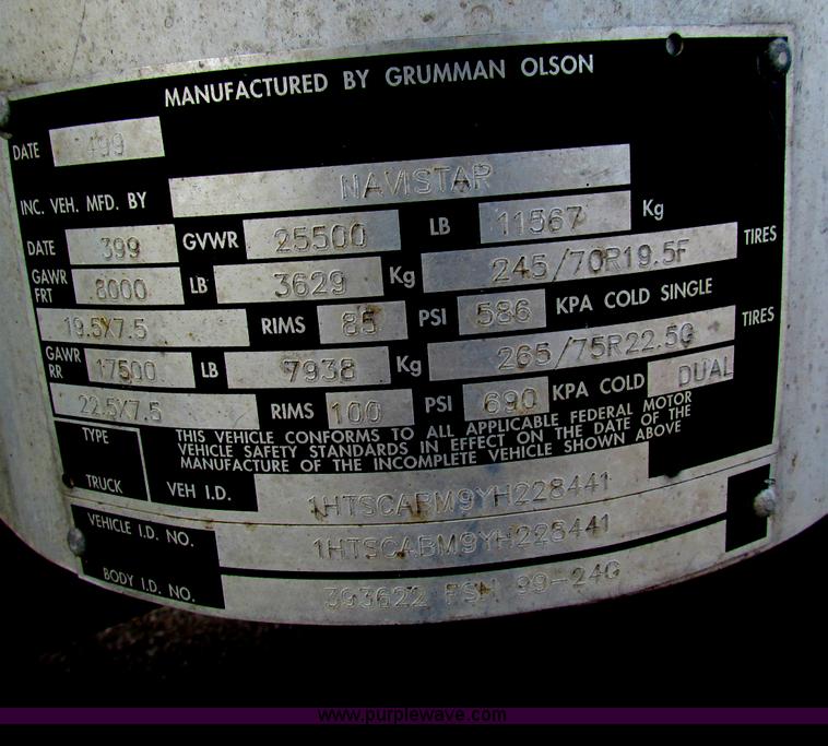 image for item E8210 2000 International 4700 24' box truck