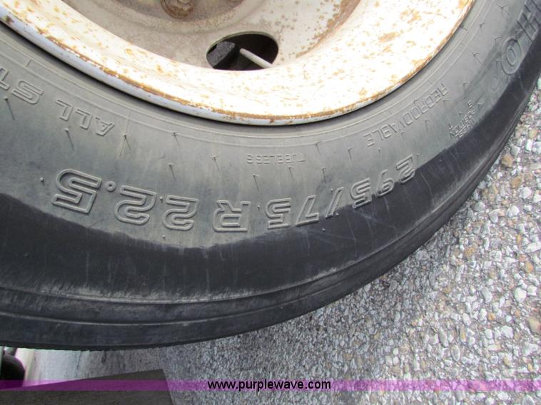 image for item E8210 2000 International 4700 24' box truck