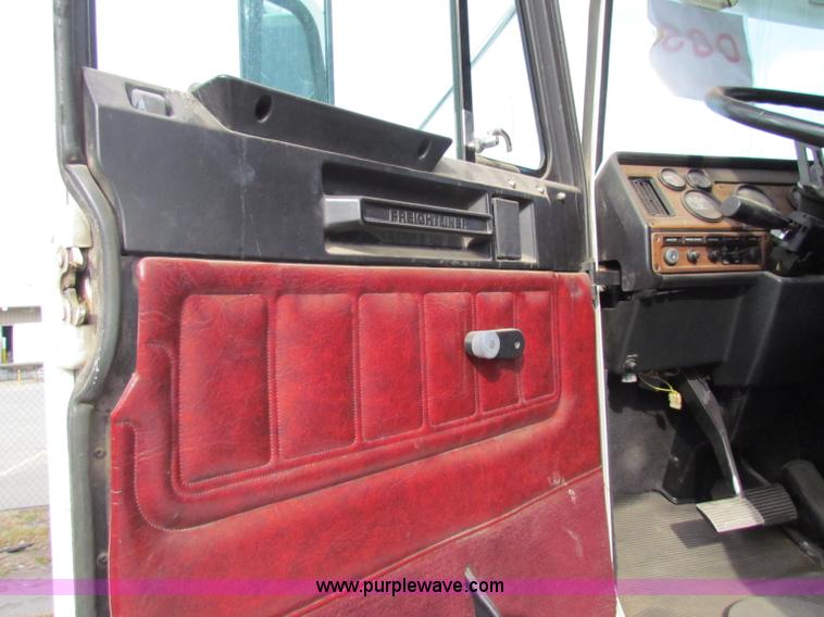 image for item E8211 1994 Freightliner FLD120 semi truck