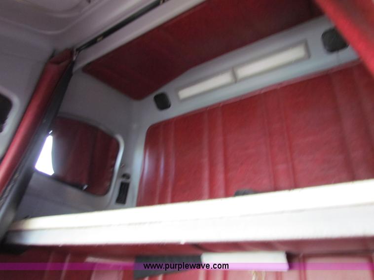 image for item E8211 1994 Freightliner FLD120 semi truck