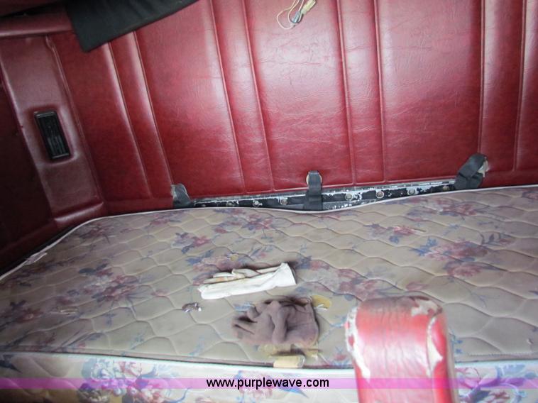 image for item E8211 1994 Freightliner FLD120 semi truck