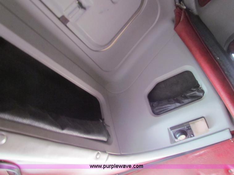 image for item E8211 1994 Freightliner FLD120 semi truck