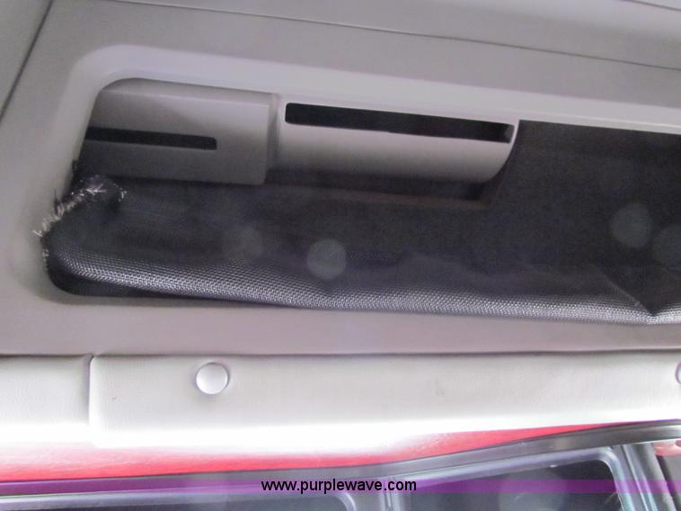 image for item E8211 1994 Freightliner FLD120 semi truck