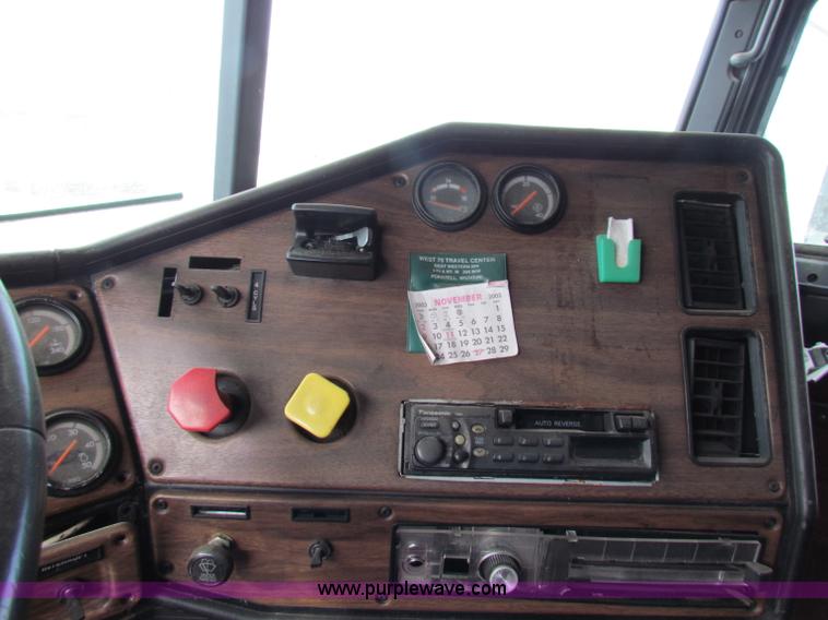 image for item E8211 1994 Freightliner FLD120 semi truck