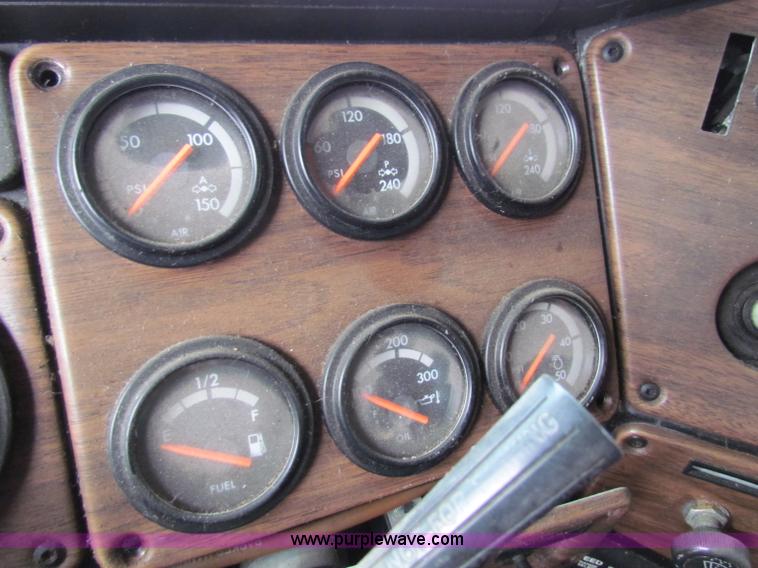 image for item E8211 1994 Freightliner FLD120 semi truck