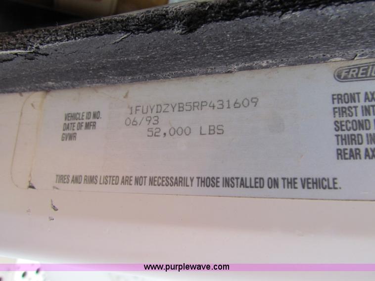 image for item E8211 1994 Freightliner FLD120 semi truck