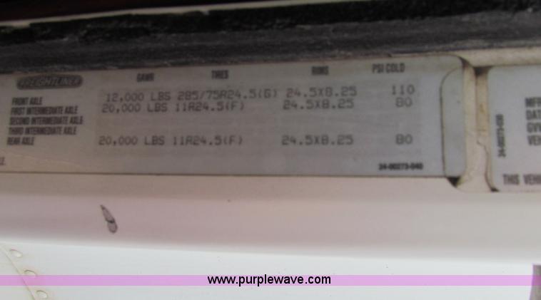 image for item E8211 1994 Freightliner FLD120 semi truck