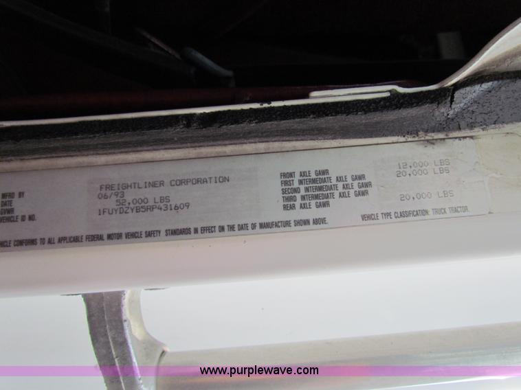 image for item E8211 1994 Freightliner FLD120 semi truck