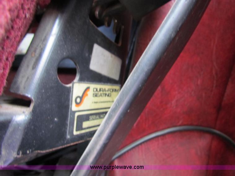 image for item E8211 1994 Freightliner FLD120 semi truck