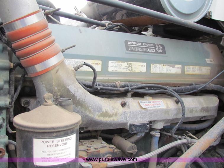 image for item E8211 1994 Freightliner FLD120 semi truck