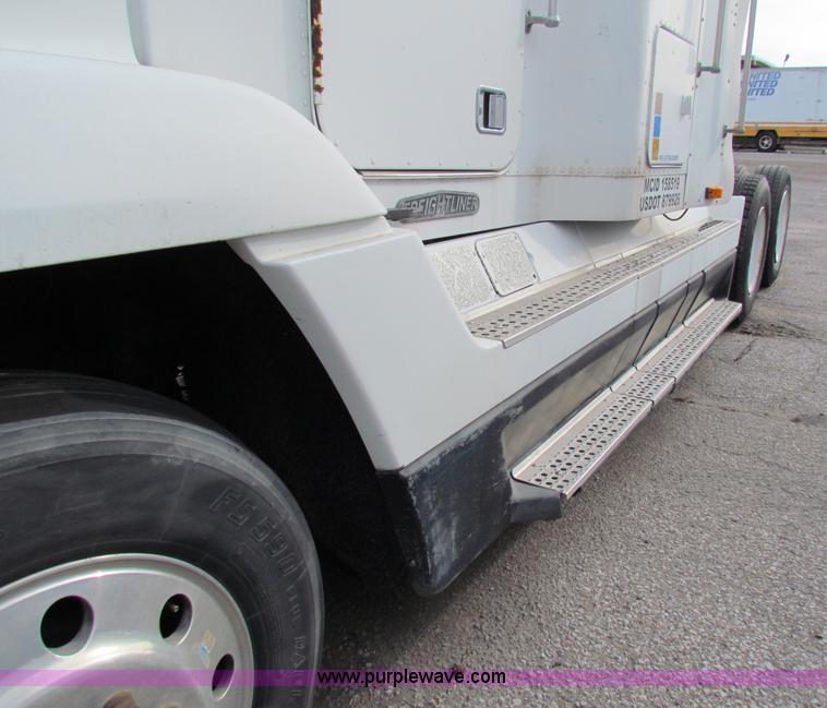 image for item E8211 1994 Freightliner FLD120 semi truck