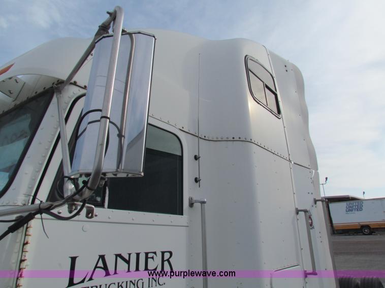 image for item E8211 1994 Freightliner FLD120 semi truck