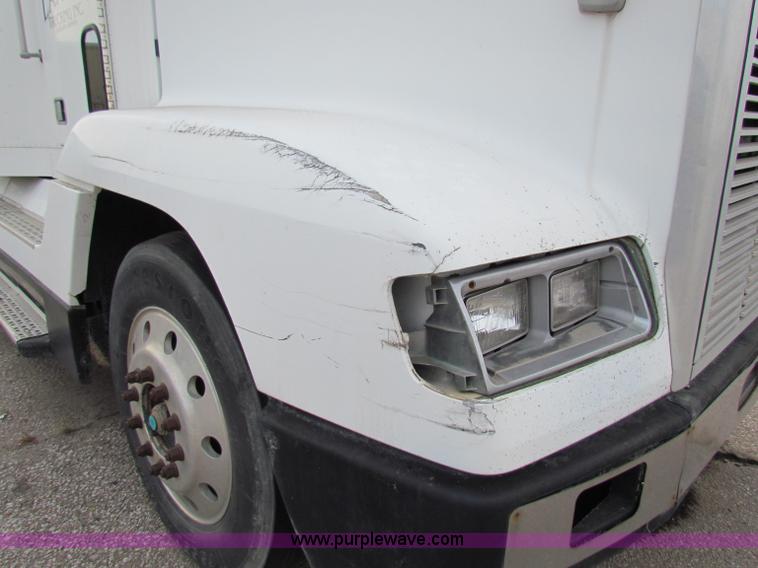 image for item E8211 1994 Freightliner FLD120 semi truck