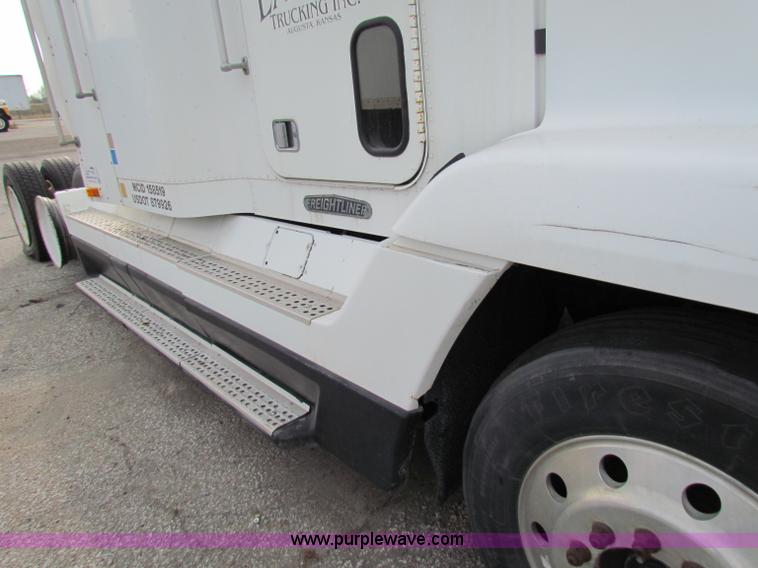 image for item E8211 1994 Freightliner FLD120 semi truck