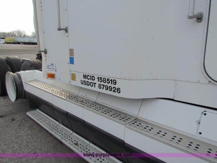 image for item E8211 1994 Freightliner FLD120 semi truck