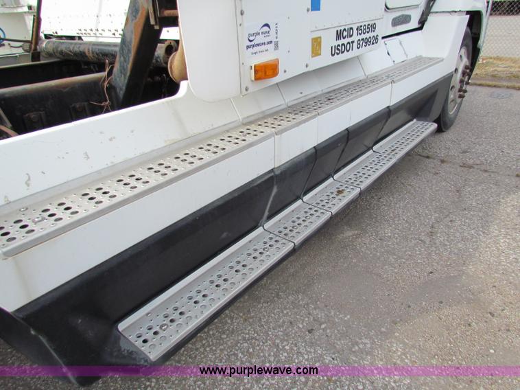 image for item E8211 1994 Freightliner FLD120 semi truck