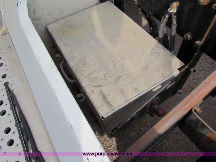 image for item E8211 1994 Freightliner FLD120 semi truck