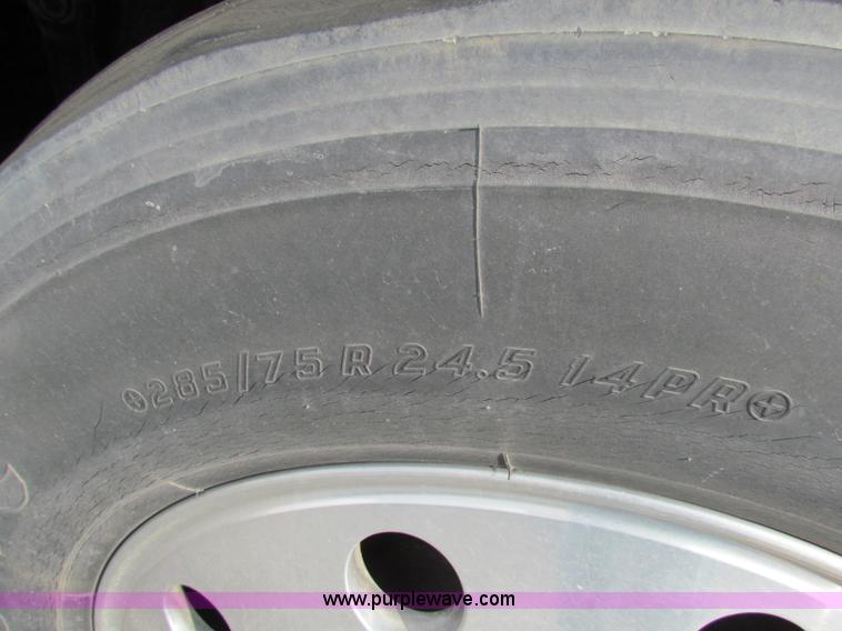 image for item E8211 1994 Freightliner FLD120 semi truck