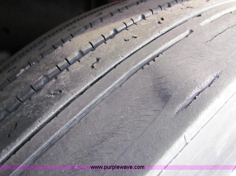 image for item E8211 1994 Freightliner FLD120 semi truck