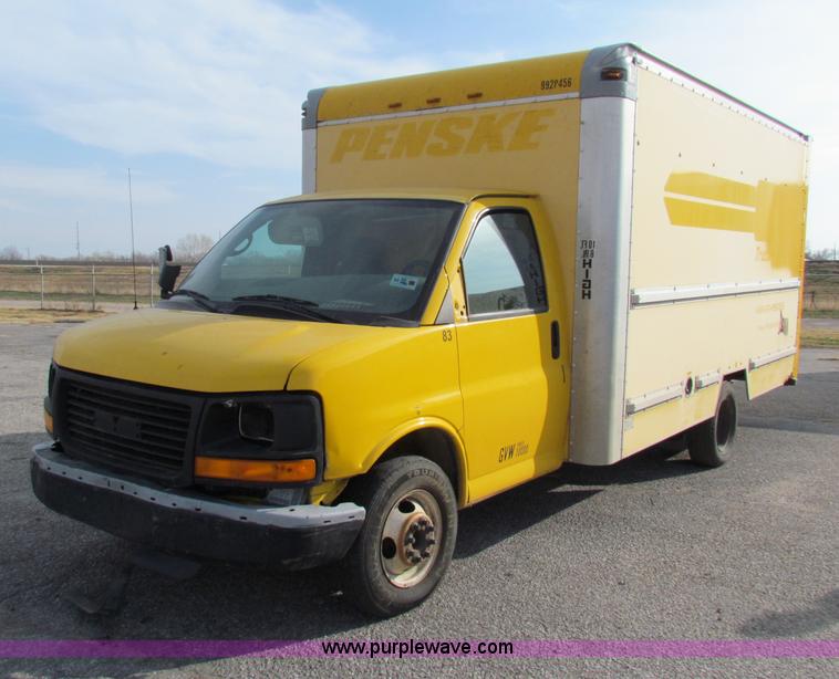 image for item E8212 2005 GMC 3500 Savana box van