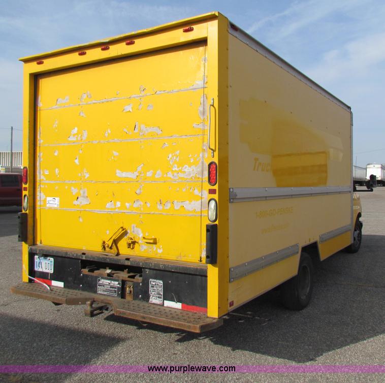 image for item E8212 2005 GMC 3500 Savana box van