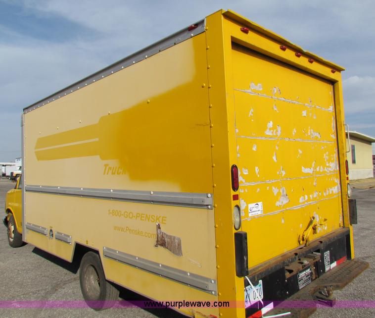 image for item E8212 2005 GMC 3500 Savana box van