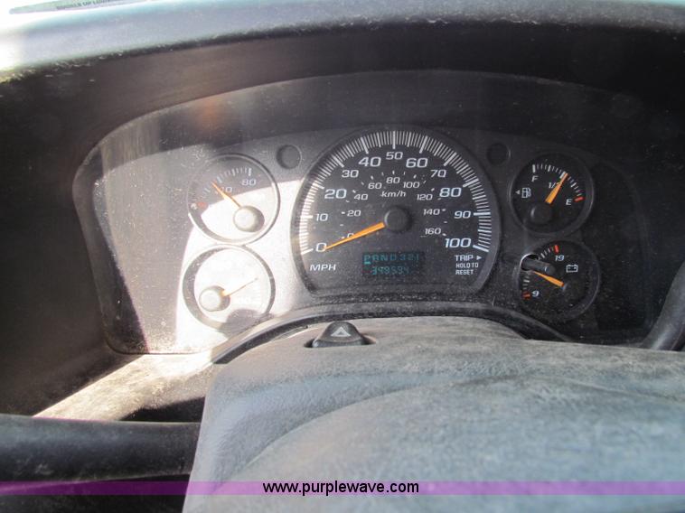 image for item E8212 2005 GMC 3500 Savana box van