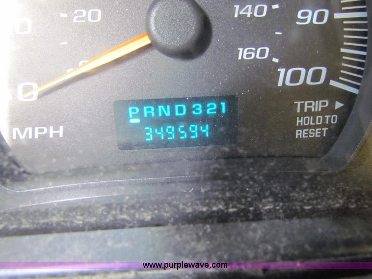 image for item E8212 2005 GMC 3500 Savana box van