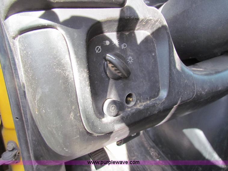 image for item E8212 2005 GMC 3500 Savana box van