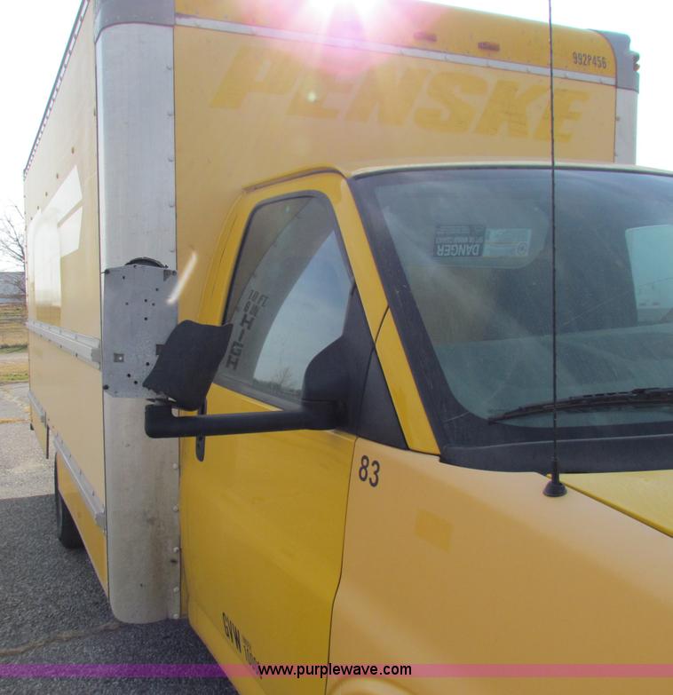 image for item E8212 2005 GMC 3500 Savana box van