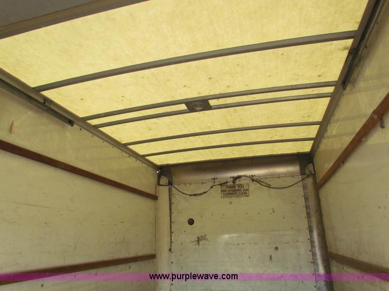 image for item E8212 2005 GMC 3500 Savana box van