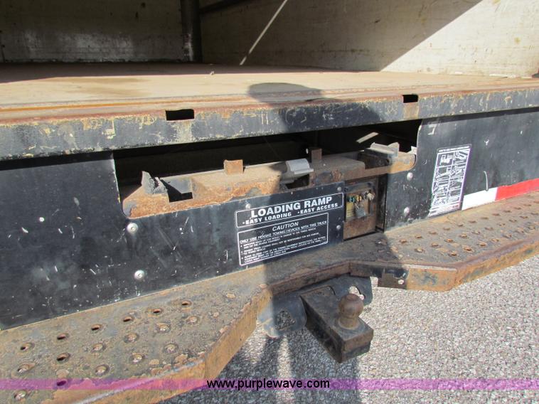 image for item E8212 2005 GMC 3500 Savana box van