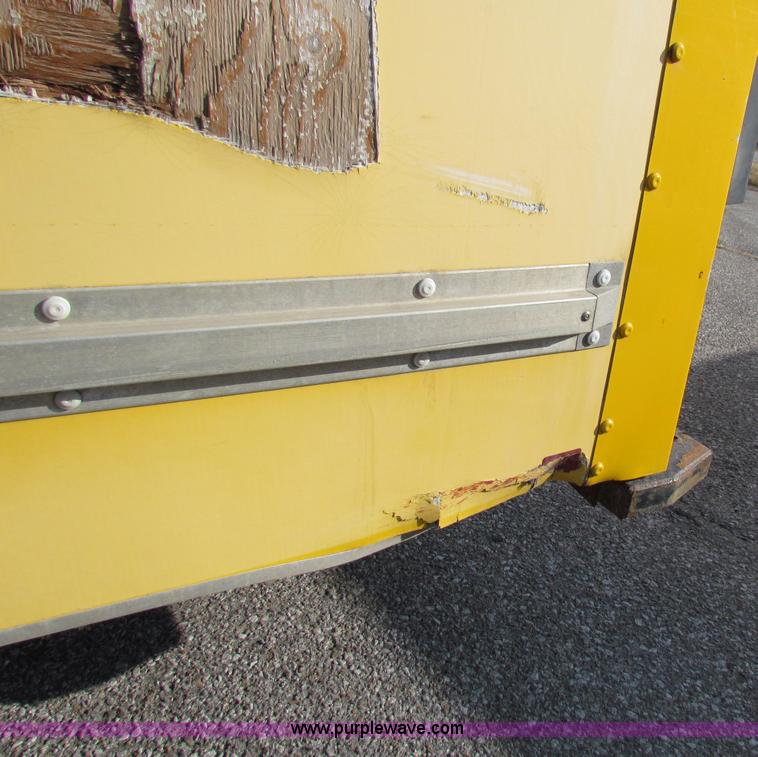 image for item E8212 2005 GMC 3500 Savana box van