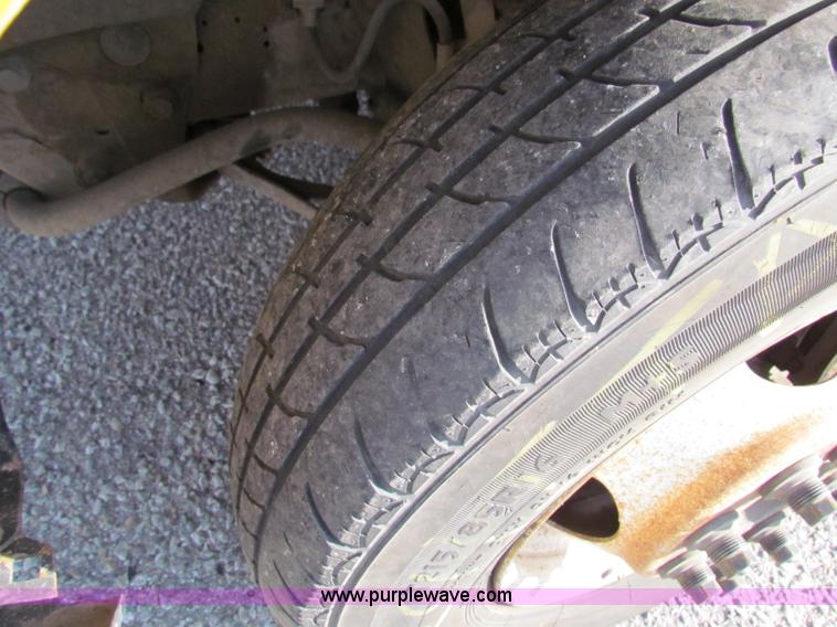 image for item E8212 2005 GMC 3500 Savana box van